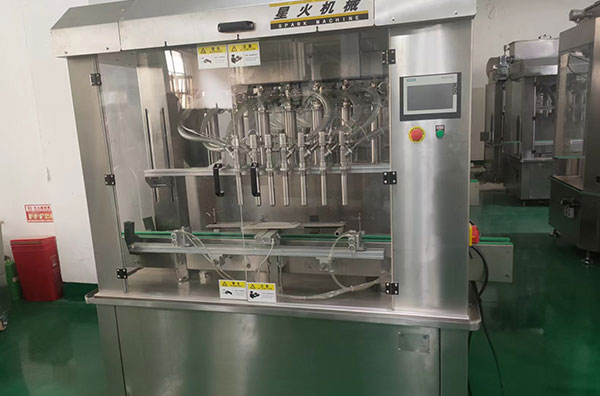 全自動(dòng)精華液灌裝機(jī)設(shè)備的優(yōu)勢(shì)優(yōu)點(diǎn)