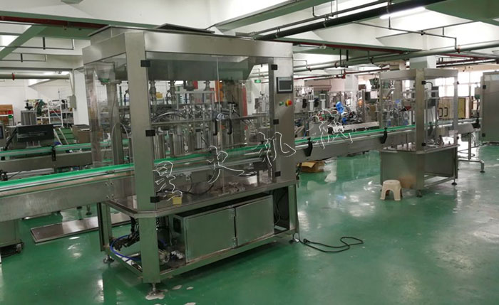 星火車間-液體灌裝機(jī)展示一角